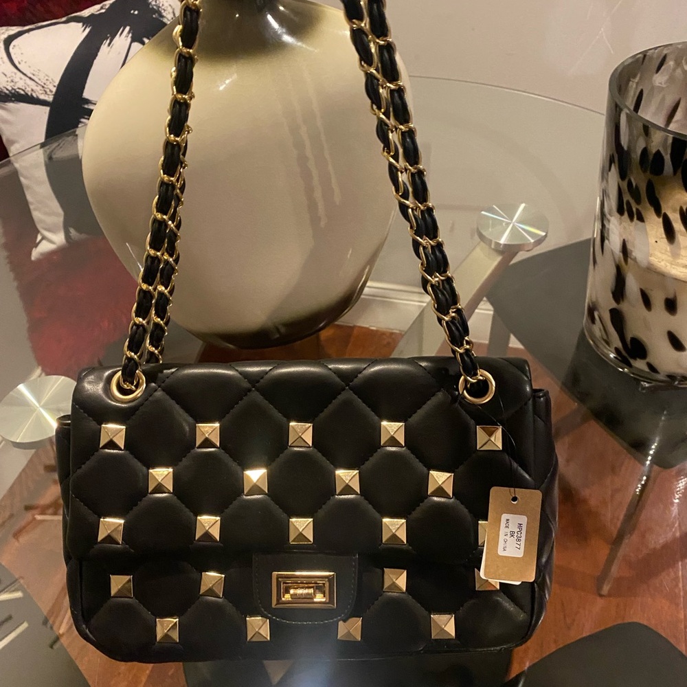 NWT Women’s Large Black/Gold Studded Quilted Chain Handbag